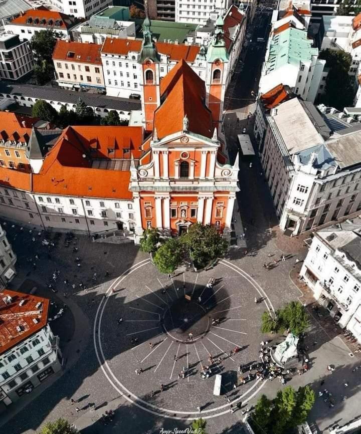 Little Plaza City Centre Любляна Екстериор снимка